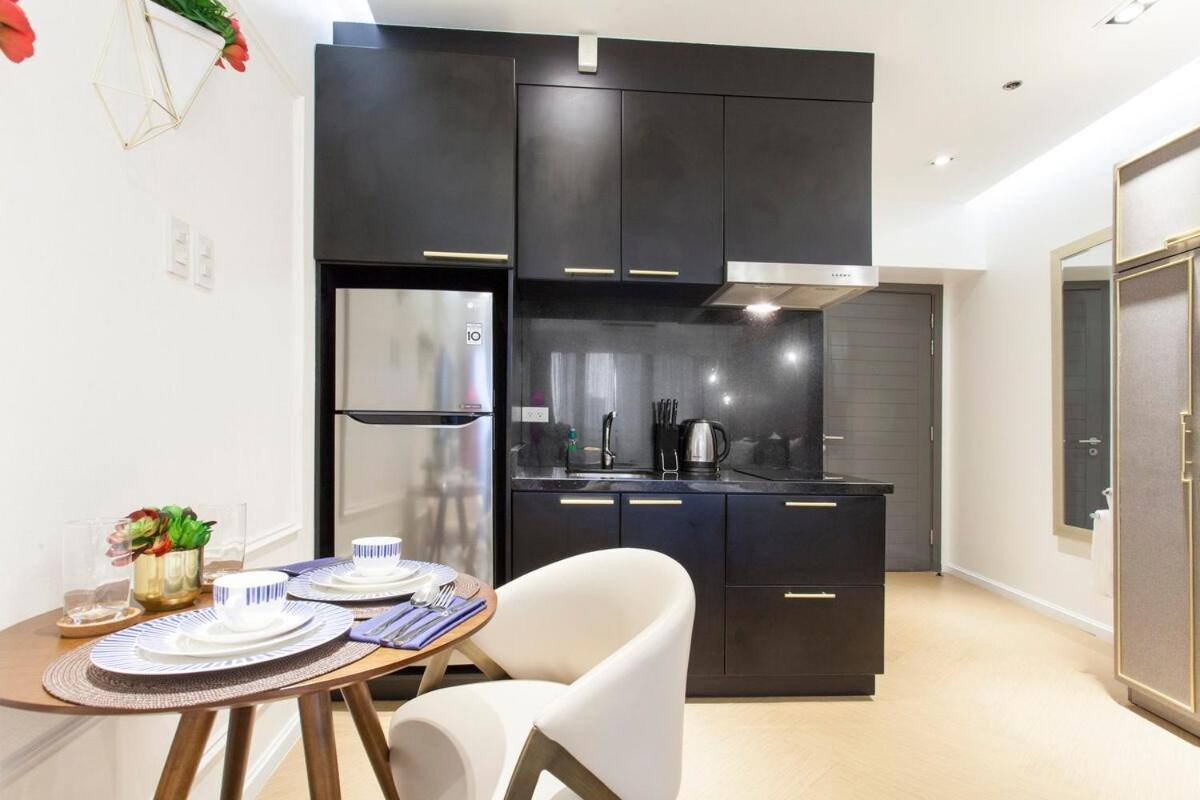 Modern Luxury Netflix Apartment *