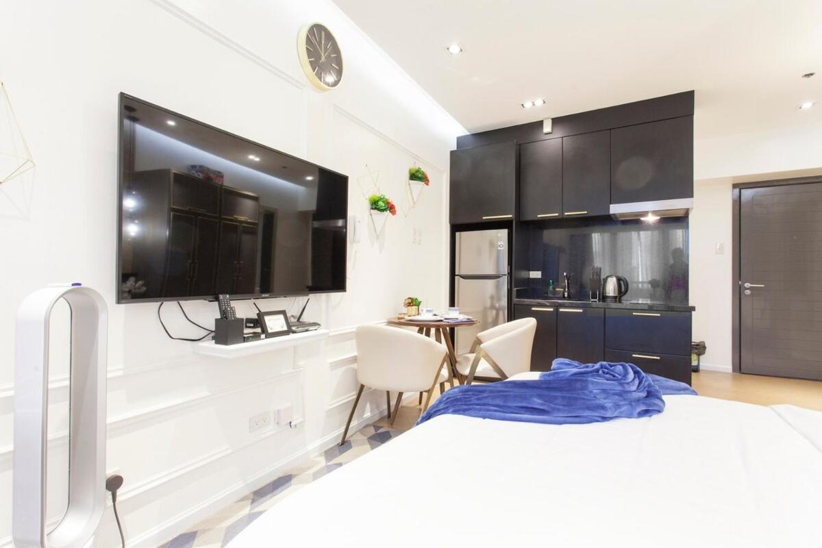 Modern Luxury Netflix Apartment *