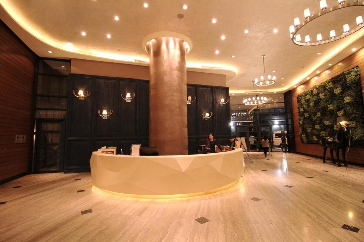 Modern Luxury Netflix Apartment Manila